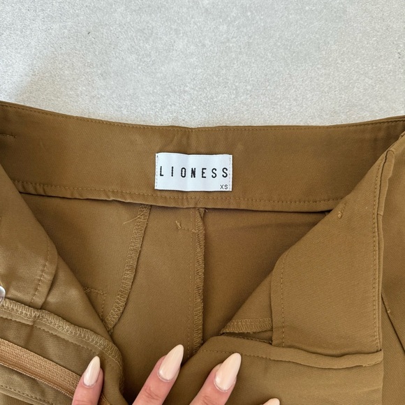 LIONESS TAN SHORTS - Picture 3 of 8